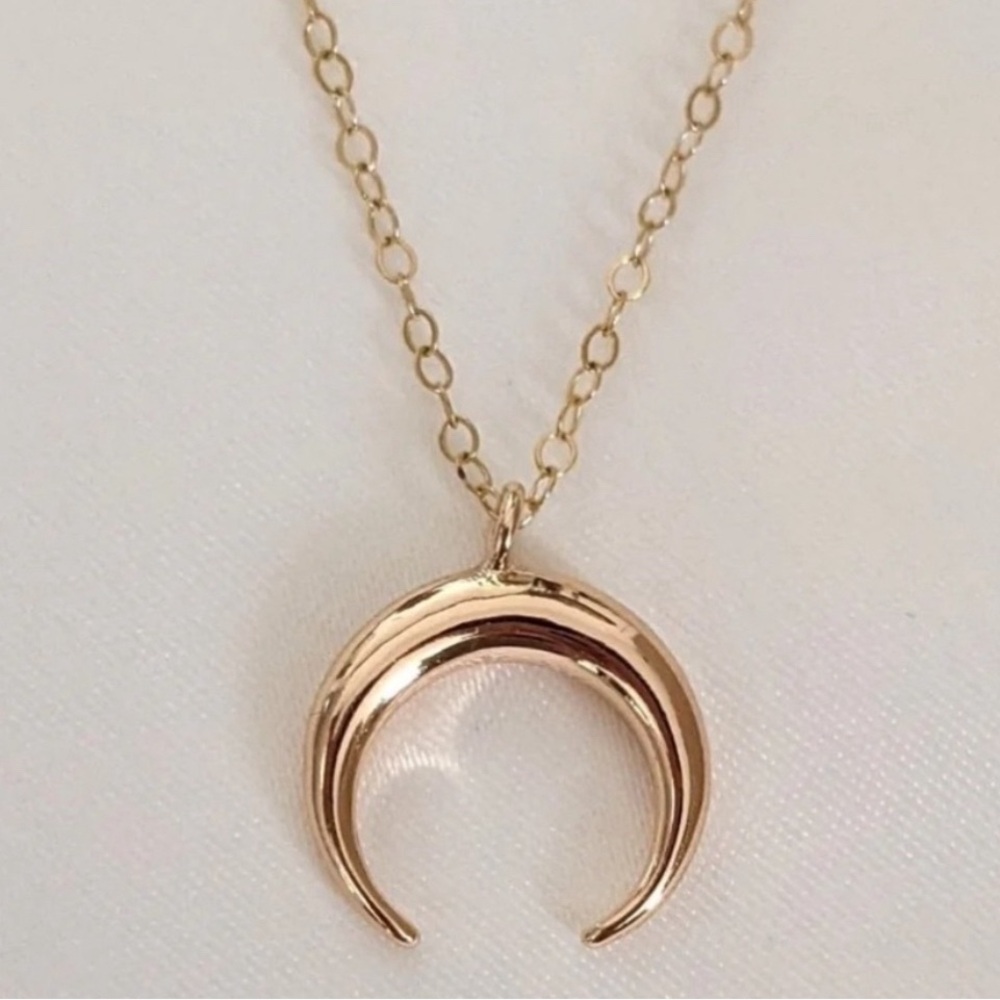 NWOT Gold Crescent Moon Pendant Necklace
